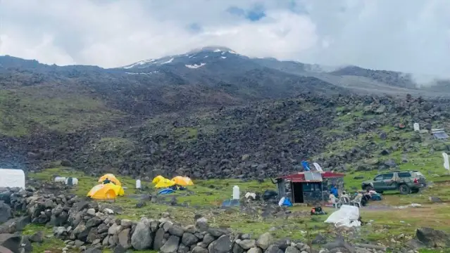 Ağrı Dağı'nda tipide kaybolan iki kişinin cansız bedenine ulaşıldı