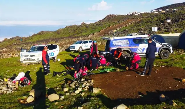 Ağrı Dağı'nda kaybolanları arama çalışmaları sürüyor