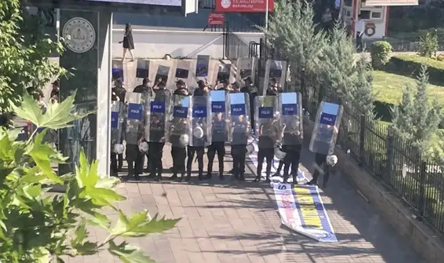Ankara'da 25 öğretmen gözaltına alındı