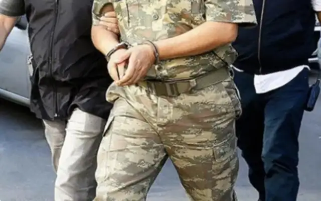 Kürtçe şarkıyla halay çeken asker tutuklandı