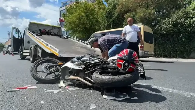 Avcılar'da çekiciye arkadan çarpan motosikletteki baba ve oğlu öldü