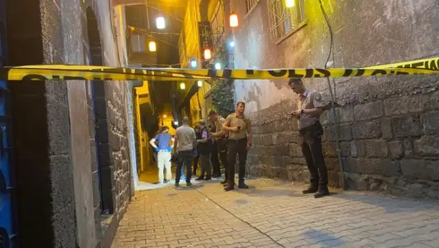 Sur'de 2 kafeye silahlı ve ses bombalı saldırı düzenlendi