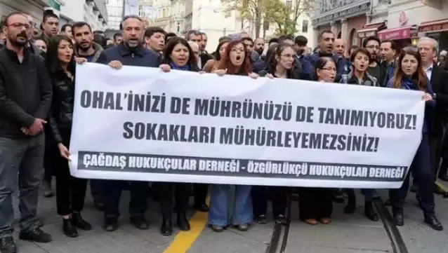 İstanbul’da, ÇHD’li 2 Avukat yapılan ev baskınında gözaltına alındı
