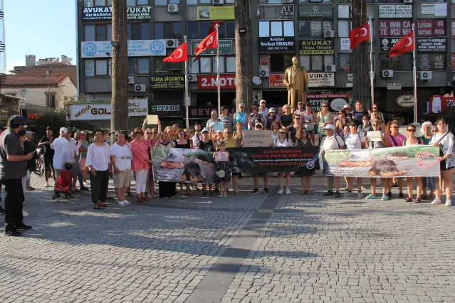 Edremit'te hayvanseverlerden yasa tasarısına tepki