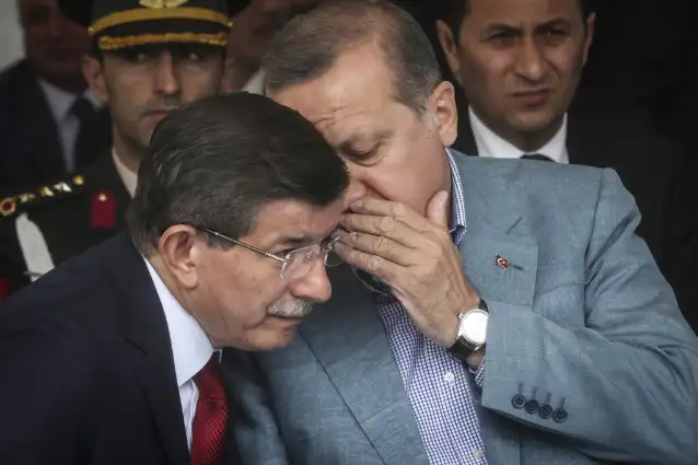 Ahmet Davutoğlu eski partisine mi dönüyor?