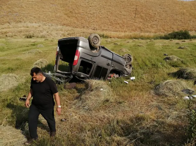 Hakkari'de ticari araç devrildi: 2 ölü, 4 yaralı