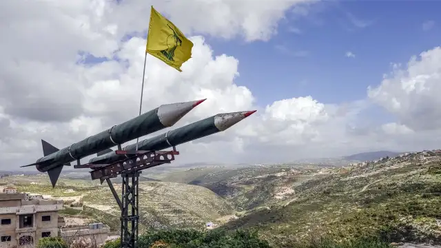 Hizbullah: İsrail'e ait 2 savaş uçağını Lübnan hava sahasını terk etmeye zorladık