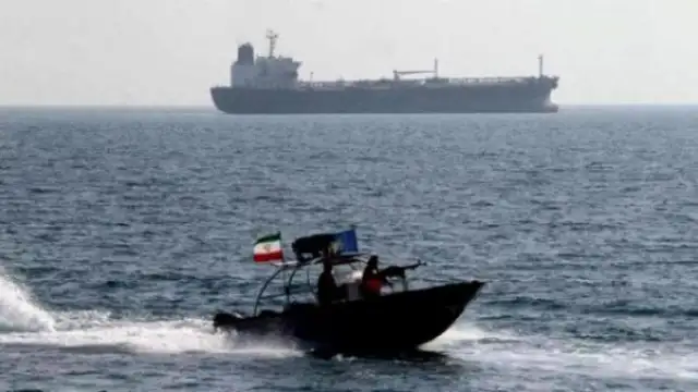 İran'dan Basra Körfezi'ne mayın döşeme uyarısı
