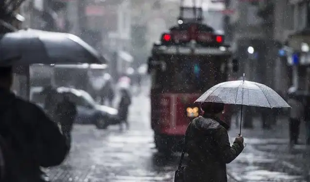 İstanbul için gök gürültülü sağanak uyarısı