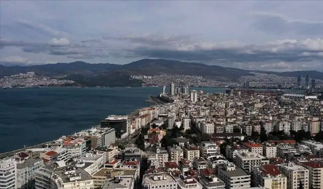 İzmir'de zemin çöküyor: Kenti su basabilir