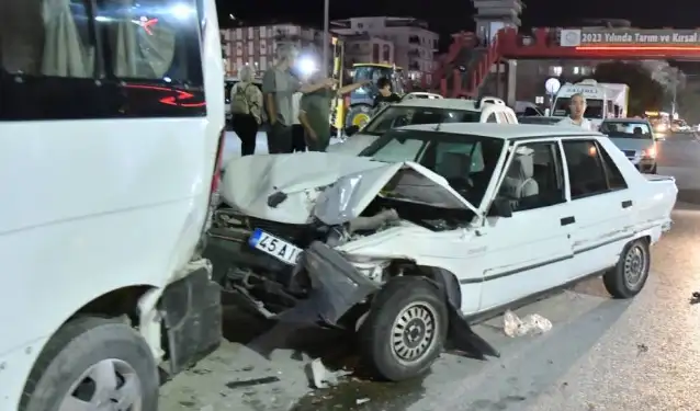 Manisa’nın TEM’i Mimar Sinan Bulvarı'nda zincirleme kaza
