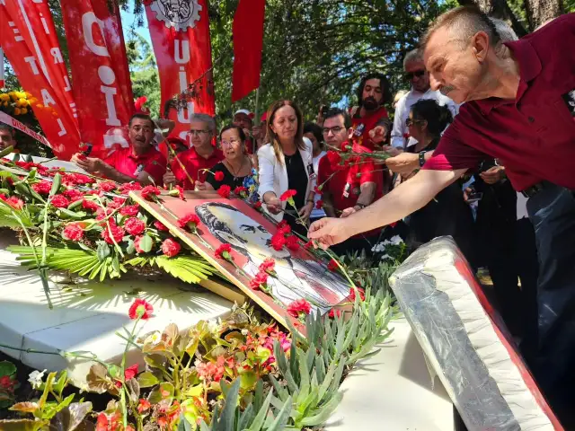 Kemal Türkler mezarı başında anıldı