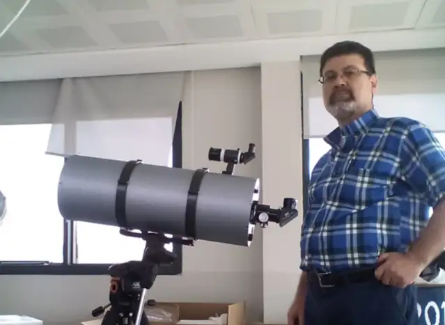 Gökyüzüne tutulanlar, elde teleskop yaptı