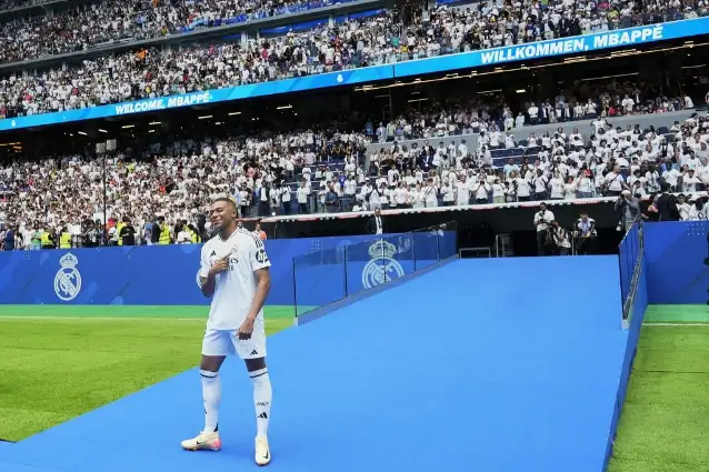 Real Madrid'den Mbappe şov! 80 bin taraftar...