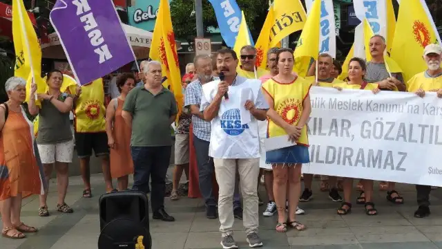 Antalya’da öğretmenlere destek: ÖMK geri çekilsin, yasaklama ve engellemeler kaldırılsın!