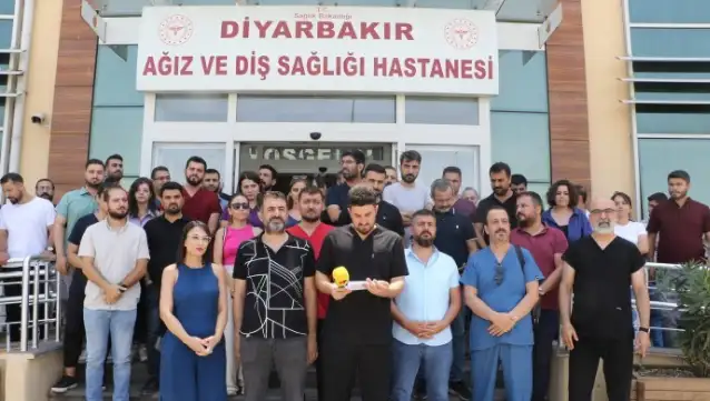 Diyarbakır'da sağlık emekçilerine silahlı tehdit protesto edildi
