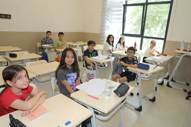 Şehzadeler Belediyesi'nden öğrencilere destek