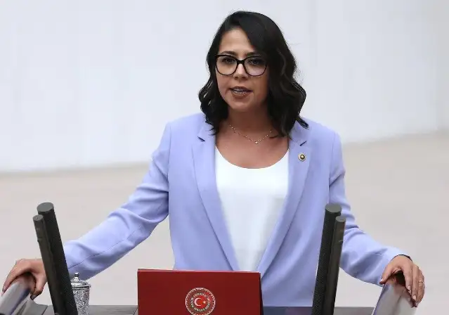 Sera Kadıgil "Narin" cinayetini Meclis'e taşıdı: Ensarioğlu’na 'bilip de söylemedikleri' sorulacak mı?