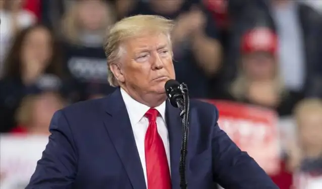 Trump, paylaşımında kendini "kral" olarak tanımladı