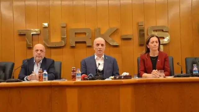 Üç işçi sendikası konfederasyonu vergi ve asgari ücret gündemiyle ortak toplantı yaptı