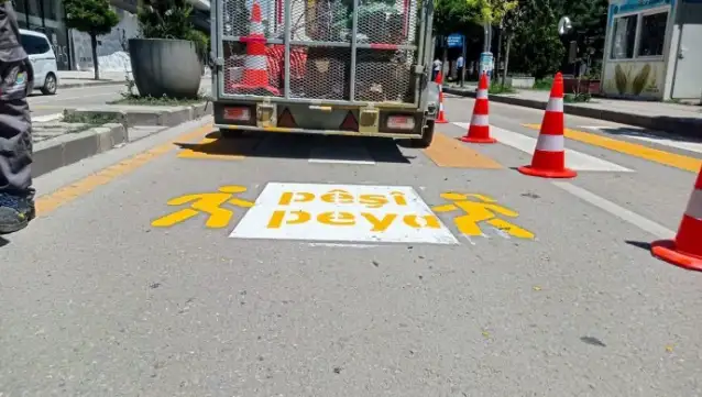 Van Belediyesi saldırıya uğrayan Kürtçe uyarı yazısını yeniden yazdı