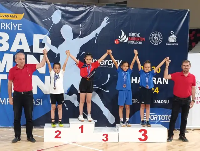Yunusemreli badmintoncular türkiye şampiyonası'na damga vurdu
