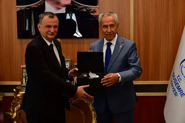 Bülent  Arınç’tan CHP'li başkan Balaban’a sürpriz ziyaret