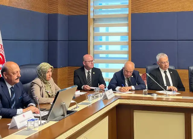 CHP'li Serkan Sarı, Balıkesir'in sağlık yatırımlarındaki gecikmeleri gündeme taşıdı