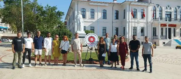 "Fikri ve ekonomik sansür yerel basını çıkmaza sürükledi"