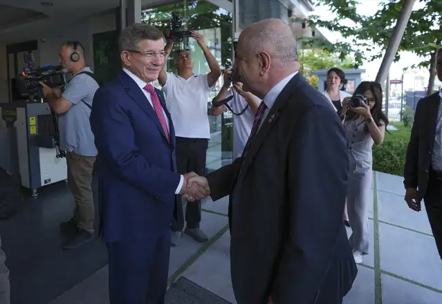 Ümit Özdağ, Ahmet Davutoğlu'nu ziyaret etti