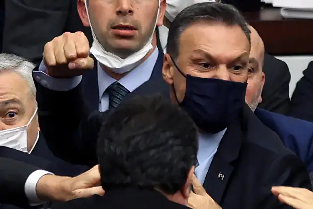 İşte Alpay Özalan'ın TBMM'deki şiddet dosyası: Kavga ve yumruklarıyla gündemde!
