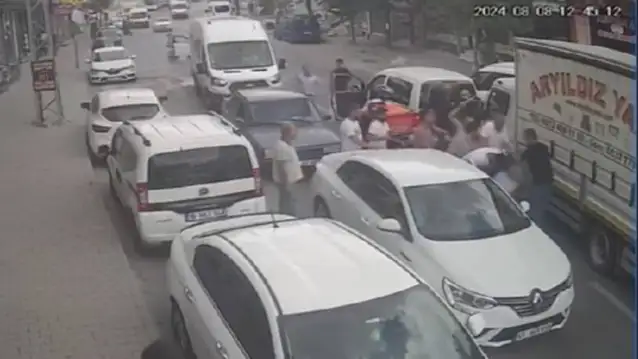 İstanbul'da yol verme tartışması çatışmaya dönüştü: 6 yaralı