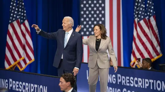 Yarıştan çekilen Biden, ilk kez Harris ile mitinge katıldı