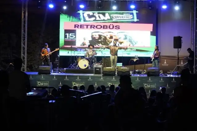 Retrobüs, Çim Konserleri’nde eğlenceyi doruğa çıkardı