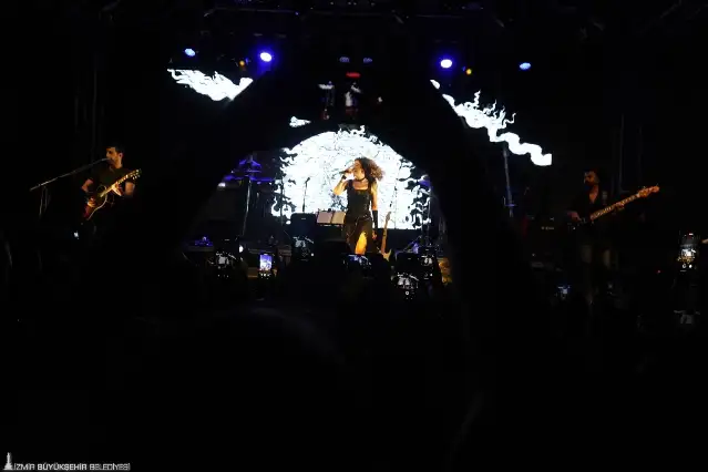 Çim Konserleri'nde Sena Şener rüzgarı