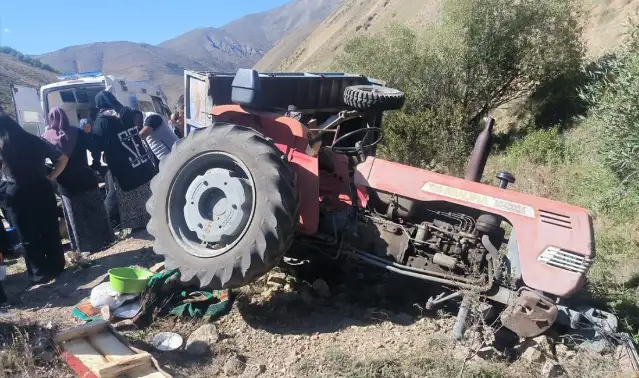 Erzurum'da traktör devrildi: 11 yaralı