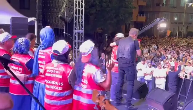 Haluk Levent, Polonez işçisi kadınlarla sahneye çıktı
