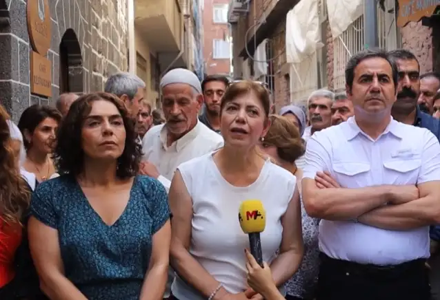 DEM Parti, saldırıya uğrayan kafeyi ziyaret etti