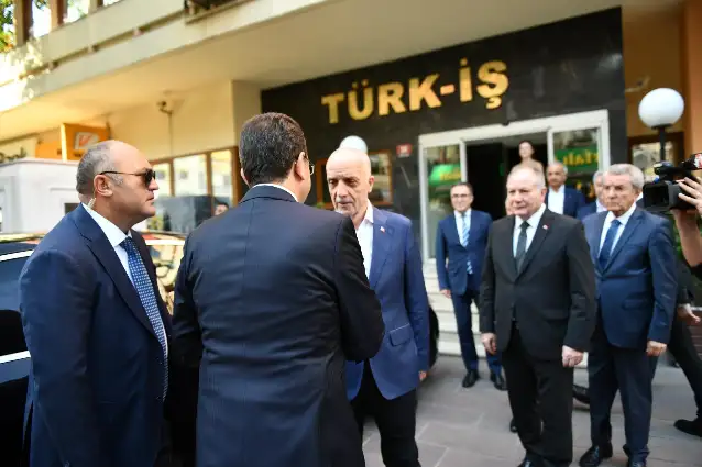 İmamoğlu, Türk-İş ve Hak-İş genel merkezlerini ziyaret etti