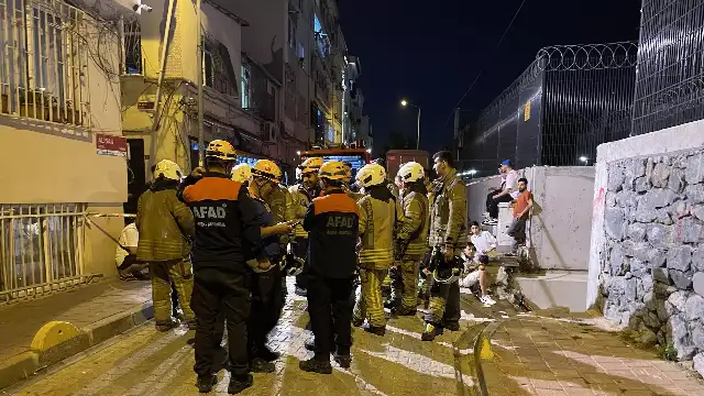 İstanbul'da bina çöktü