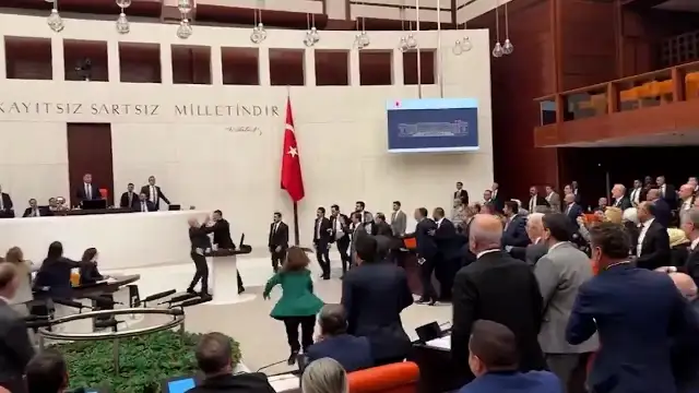 Star Gazetesi Yazar’ından AKP'li Alpay Özalan’a tepki