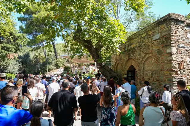 Meryem Ana Evi'nde "Meryem Ana'nın Göğe Yükseliş Günü" ayini yapıldı