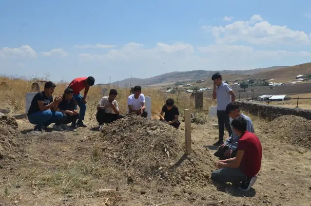Muş'ta baraj gölünde boğulan 5 kişi toprağa verildi