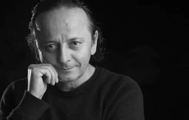 Şair Nevzat Çelik’ten gözaltı tepkisi: Mahalle yanarken hep saçımızı mı tarayalım!