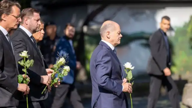 Almanya Başbakanı Scholz, saldırı sonucu 3 kişinin öldüğü Solingen'i ziyaret etti