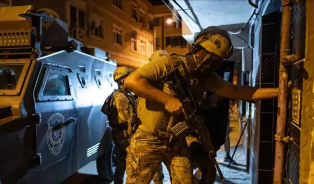 Birbiriyle husumetli 2 suç örgütüne üye 29 şüpheli yakalandı