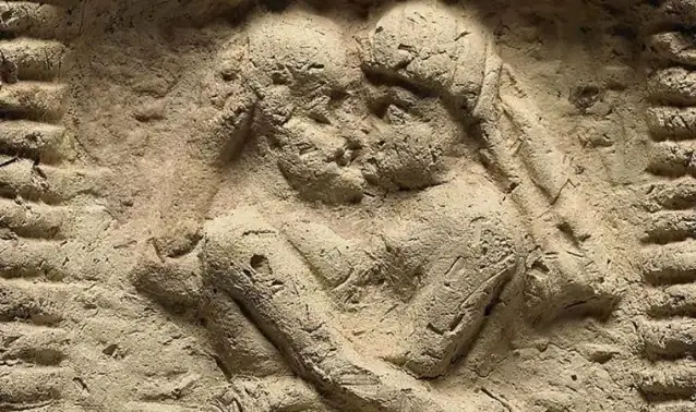 İnsanlığın ilk öpücüğü: 4 bin 500 yıllık romantizm!