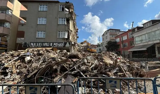 İETT otobüsü çarpmıştı: Yıkıma devam ediliyor
