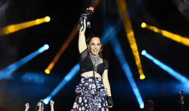 Sertab Erener'den Erdoğan'a sokak hayvanları için çağrı