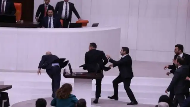 Erdoğan'ın başdanışmanları Meclis'teki saldırıya sahip çıktı